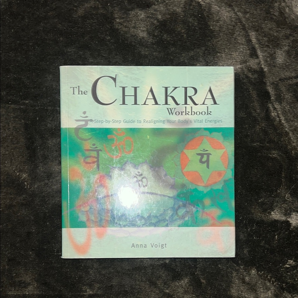The Chakra Workbook by Anna Voigt - Green and Teal Cover